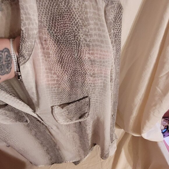 NY Collection Sheer Beige Snake Skin Print Button-Up Shirt Size Large - Picture 9 of 9